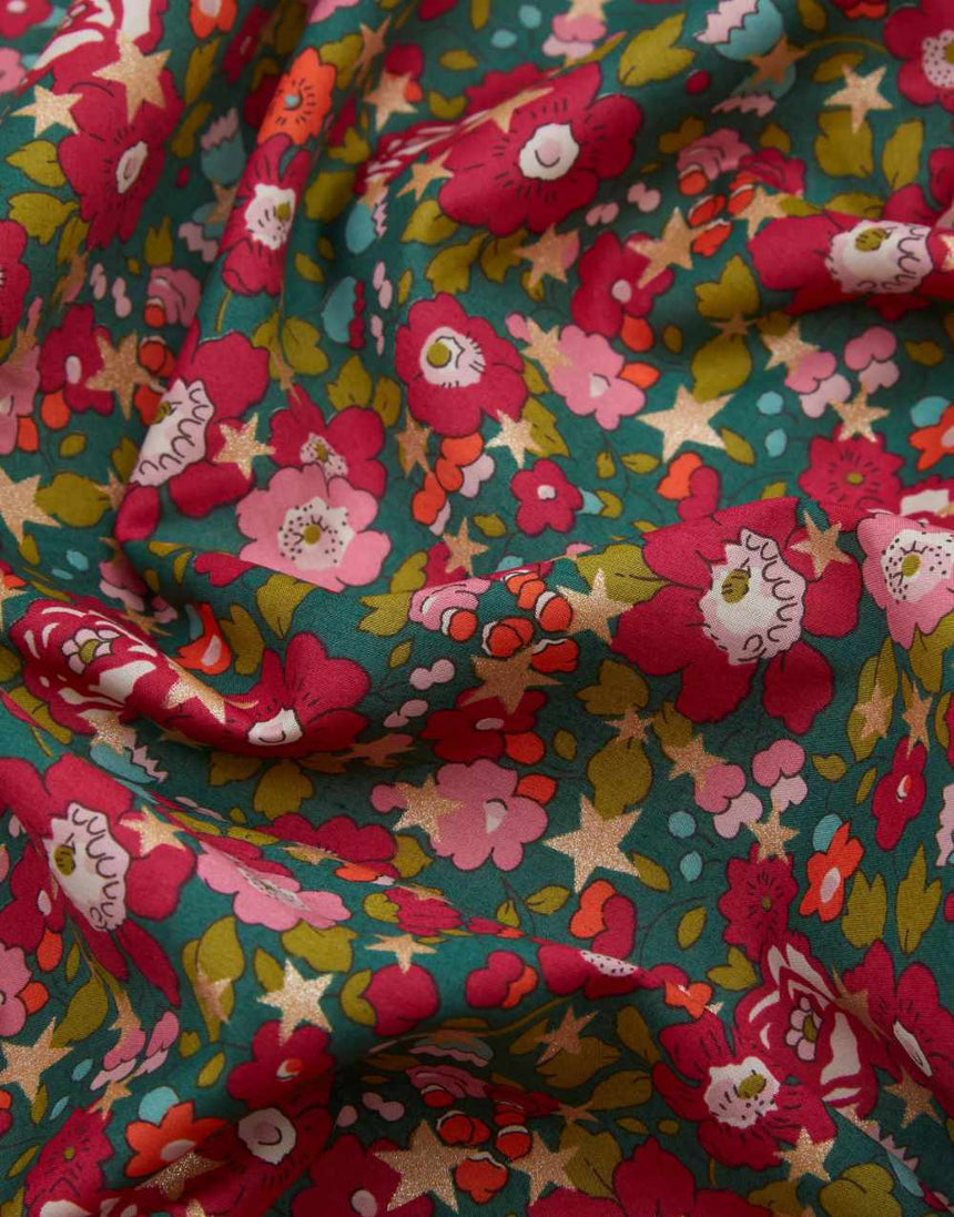 Liberty Fabrics Liberty Fabrics Tana Lawn® AW23: Christmas Liberty Fabrics Tana Lawn® Christmas Betsy Star C 15947