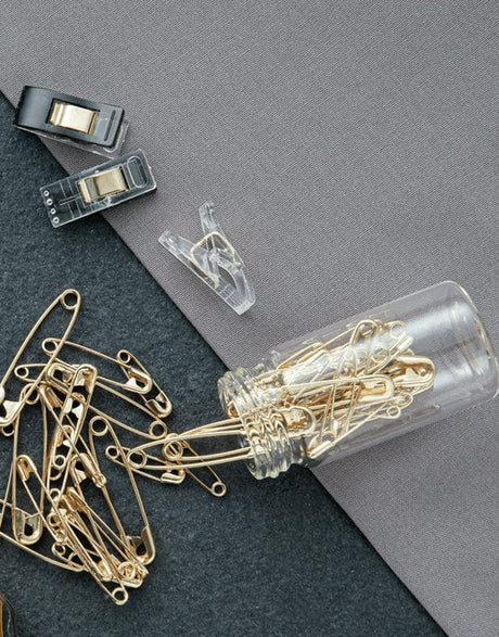 Hemline Gold Pins Gold Safety Pins Assorted Sizes in Glass Tube, Hemline Gold 9317385314372 9317385314372