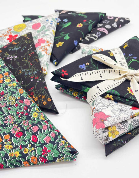 Liberty Fabrics Liberty Fabrics Bundles Black & Brights Liberty Fabrics Tana Lawn® Fat Quarter Star Bundle 12862