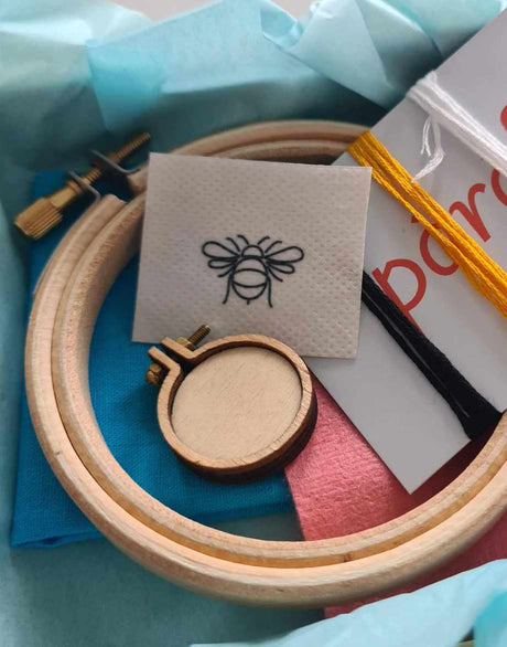 Paraffle Embroidery Bee Charm Embroidery Kit 13400