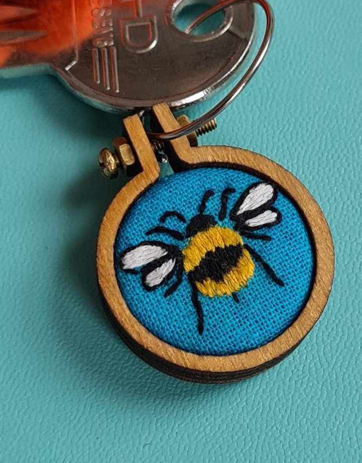 Paraffle Embroidery Bee Charm Embroidery Kit 13400