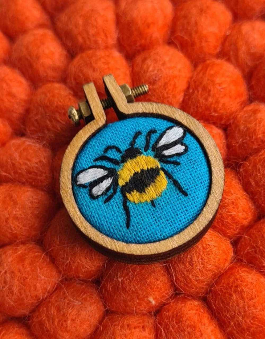 Paraffle Embroidery Bee Charm Embroidery Kit 13400